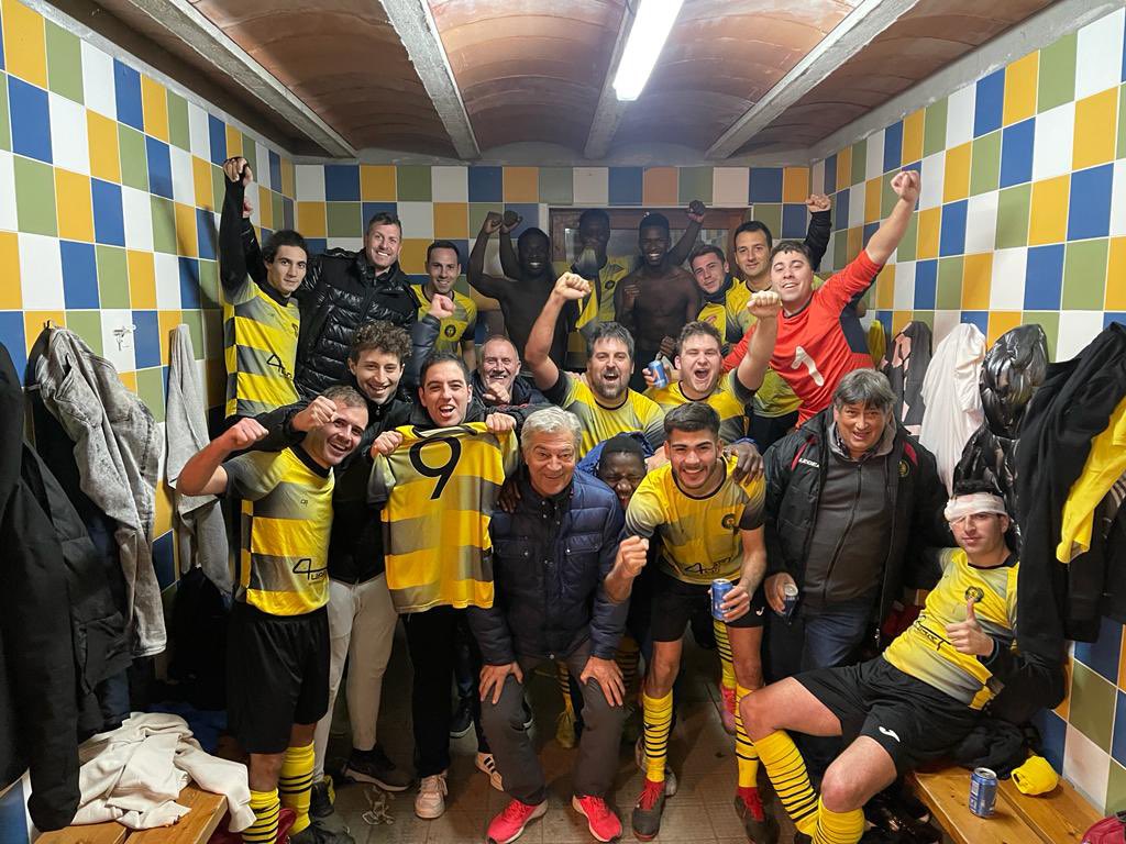 QUIN PARTIT! QUIN EQUIP! 🙌

Diumenge es va demostrar que l'equip té ganes de seguir endavant i quina millor manera de demostrar-ho que remuntant tres gols en contra en mitja hora a <a href="/CFLesPlanes/">C.F. Les Planes</a> (3-4).

⚽️⚽️ Néstor
⚽️ Cosmin
⚽️ Abdu

Som-hi Santa Pau! 🐝

#amuntsantapau #3cat18