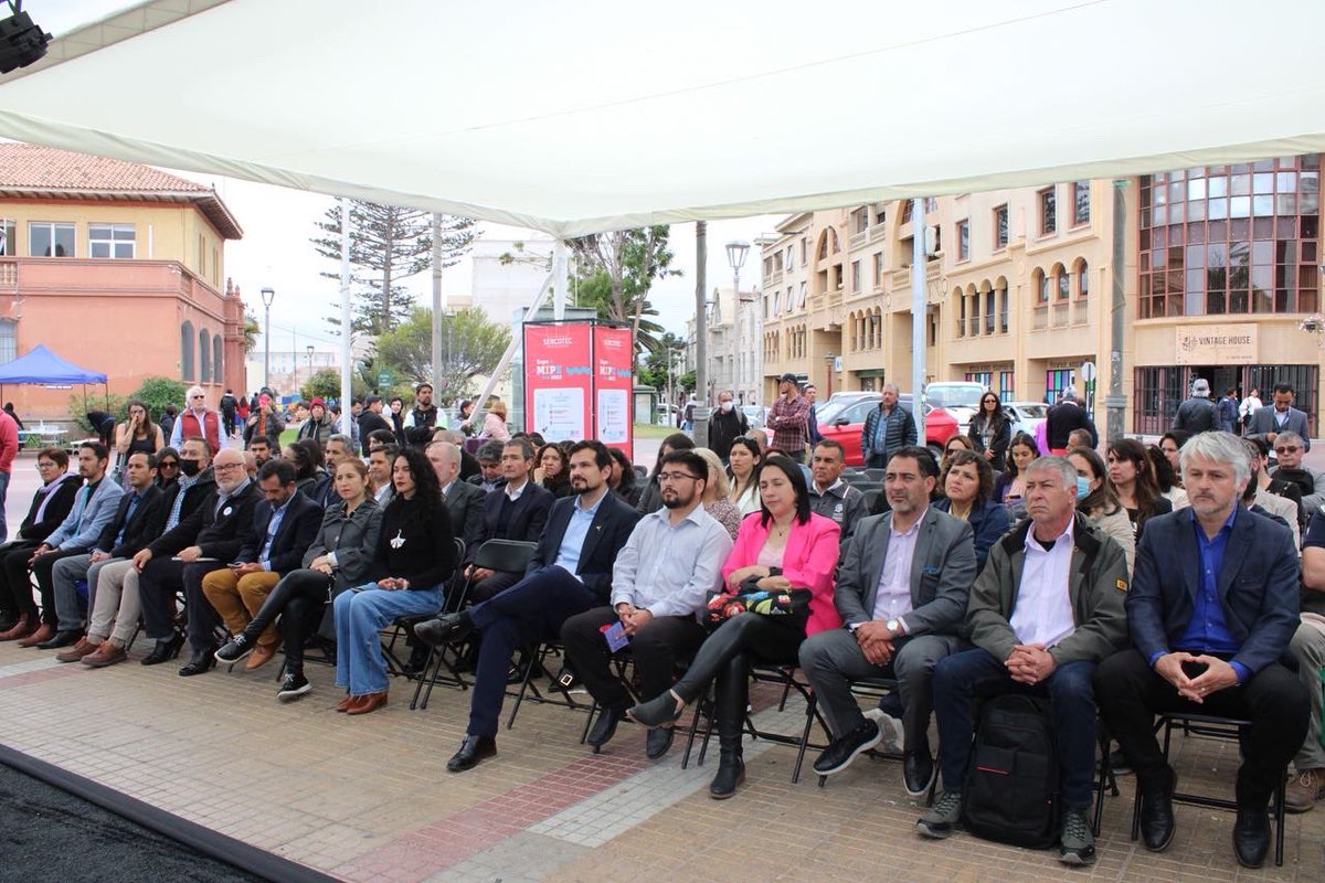 CoquimboBBNN's tweet photo. #SemanaDeLaPyme Hoy junto a nuestro @DPRCoquimbo @QuezadaGaete y @SCT_COQUIMBO dimos el vamos a la inauguración de #ExpoMipe en la Plaza de Armas #LaSerena,cuenta con más de 60 expositores de la región de #Coquimbo.

✅ Hasta este viernes estará abierta al público. ¡NO FALTES! https://t.co/dKD1XrE8Pp