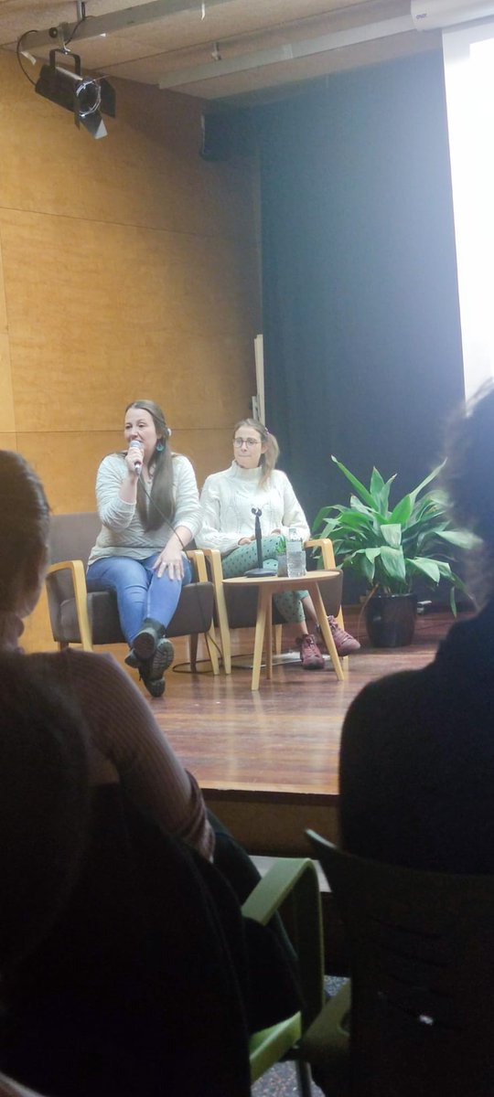 AVPontMajor's tweet photo. 5️⃣ protagonistes
5️⃣ relats
5️⃣ experiències de superació personal
1️⃣ proposta audiovisual
1️⃣ barri: Pont Major.
♀️ Avui al Centre Cívic #PontMajor de #Girona s'ha presentat el documental "Dones Pont: relats de resiliència."
#25N #25N2022 #ccpontmajor https://t.co/dIyCiXrfPM