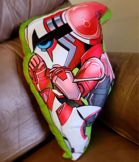Sh0p update is live!! Sorry I lost track of time lmao link in next tweet! The ornament and mayonnaise bottle come with matching stickers! 