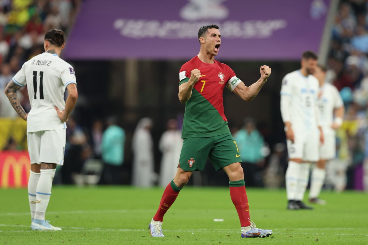 CR7Brasil's tweet photo. Namoral mesmo? Eu não tô ligando muito se o gol foi dele ou não, hoje ele jogou feliz e com vontade. 

No fim é isso que importa. Claro que eu queria o gol, mas ver ele confiante foi a coisa mais bonita de se ver nesse jogo. https://t.co/UOTRZTNneJ