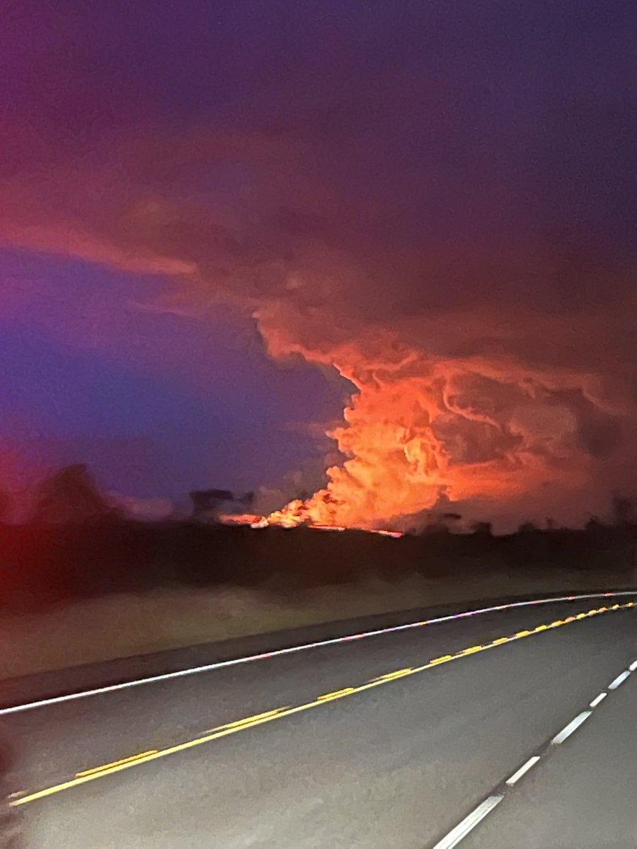 mrszdwxo's tweet photo. Courtesy of my man driving to work this morning 🌋 #saddleroad https://t.co/uwn4UFfGef