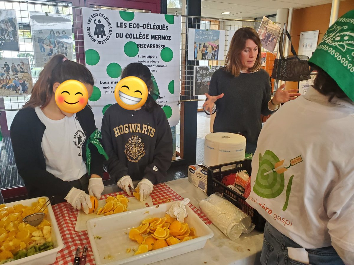 ClgMermoz40600's tweet photo. @ClgMermoz40600 
✅️Participation active des eco délégués du collège au salon du Climat samedi 26 novembre à Parentis en Born.
✅️Continuité des actions recyclage, tri, zéro déchet 
Bravo à tous, élèves et professeurs. https://t.co/6ZJhdlk7i9