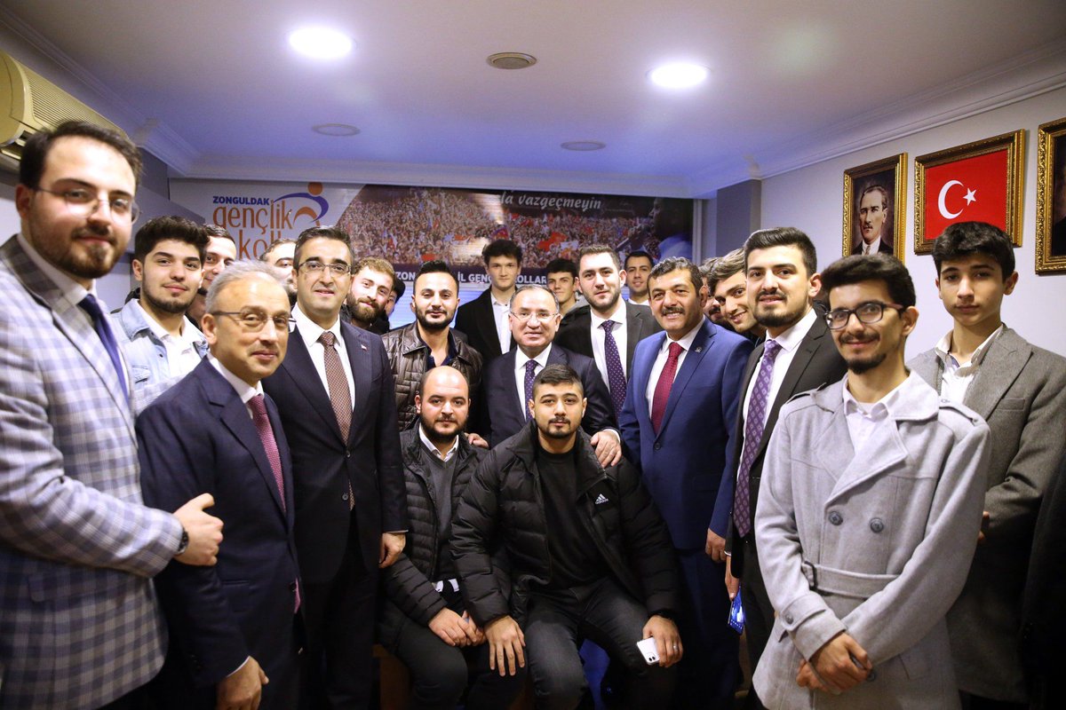 akgenczonguldak's tweet photo. Bir dizi ziyaret ve programlara katılmak üzere şehrimizi teşrif eden Adalet Bakanımız Sn. Bekir BOZDAĞ, parti binamızı ziyaret etti.
 Sayın Bakanımıza nazik ziyaretleri ve hoş sohbetleri için teşekkür ediyoruz . @bybekirbozdag ❤️ https://t.co/YV1pYPLrTM