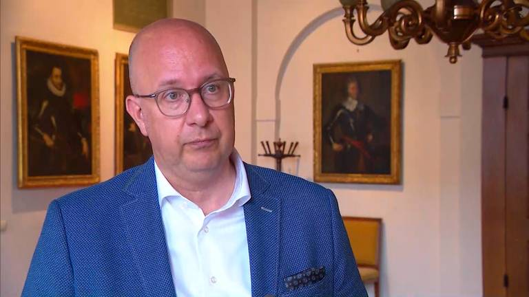 gemeentedbosch's tweet photo. Gemeente Den Bosch teleurgesteld na nieuws over illegale rave in nabijliggend Ammerzoden. "Waarom was ik niet uitgenodigd?" 
#ammerzoden #jammerweer https://t.co/jtMA2yeiGE