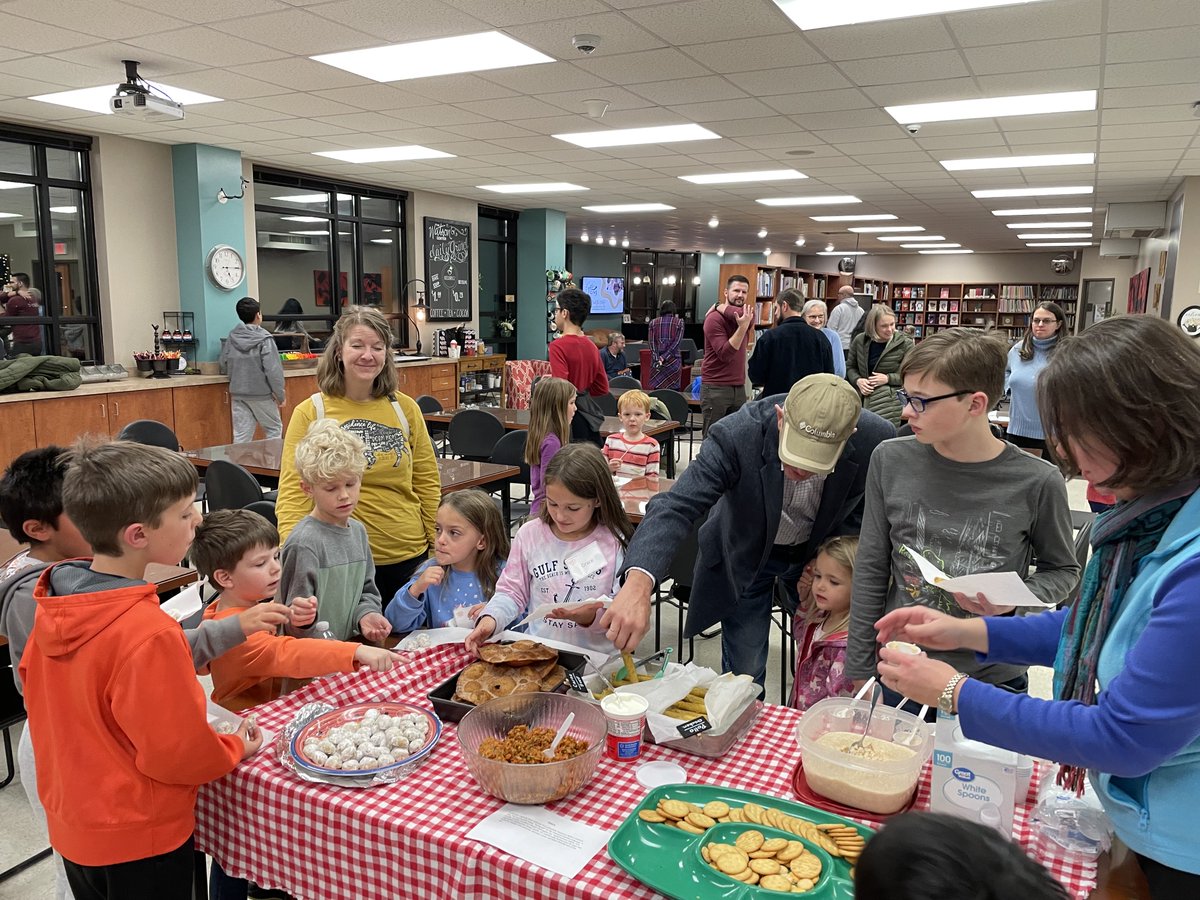 HardingForLang's tweet photo. KidLingo, the after school language program, met for the last time on November 7th. There were over 20 Spanish students and over 10 French students enrolled! They finished their semester with songs and a potluck. https://t.co/fHg6tr1oEo