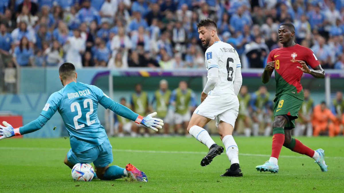 #brunofernandes #ronaldo and the entire #Portugal team did amazingly well today but can we also shout out #diogocosta - the Portuguese goalkeeper because he saved the day too!! The score could have been different #FIFAWorldCupQatar2022 #URUPOR #kudos