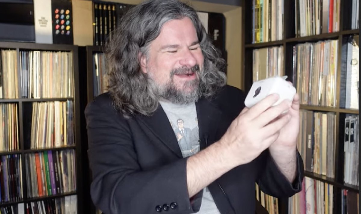 Why is Jason <a href="/filmfest_ca/">Jason Gorber</a> smiling? He just tested the <a href="/Sony/">Sony</a> WF1000-XM4 and he is very happy with the sound. Read his review, watch his video review too, and if you have questions, leave a comment on the blog. Or ask him about that record collection!

blog.bestbuy.ca/tv-audio/headp…