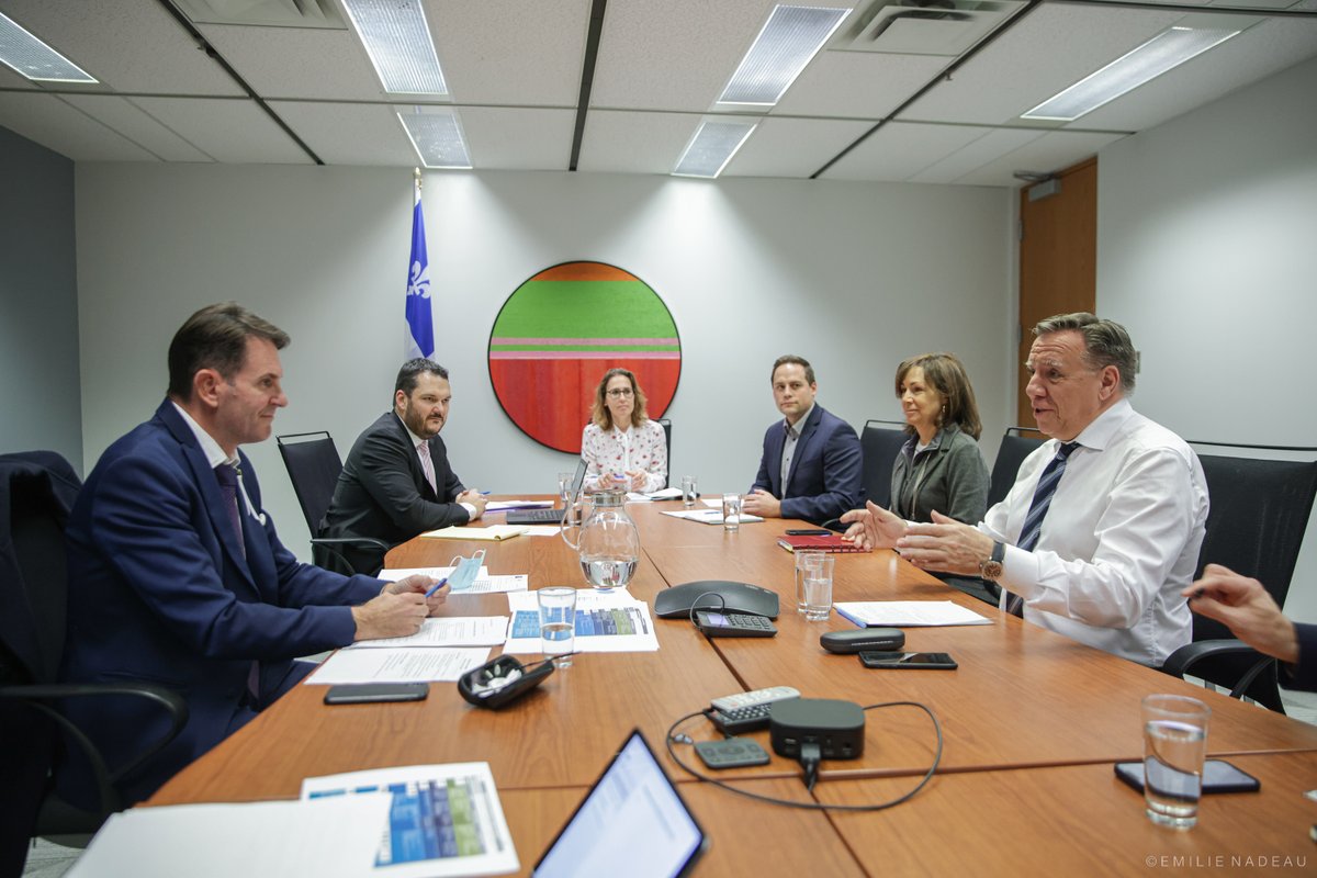francoislegault's tweet photo. Avec le ministre de la Sécurité publique @fbonnardelCAQ pour discuter de ses priorités: lutte contre la violence armée, contre la violence faite aux femmes, contre l'intimidation sur les réseaux sociaux,... https://t.co/sbic9wFrBQ