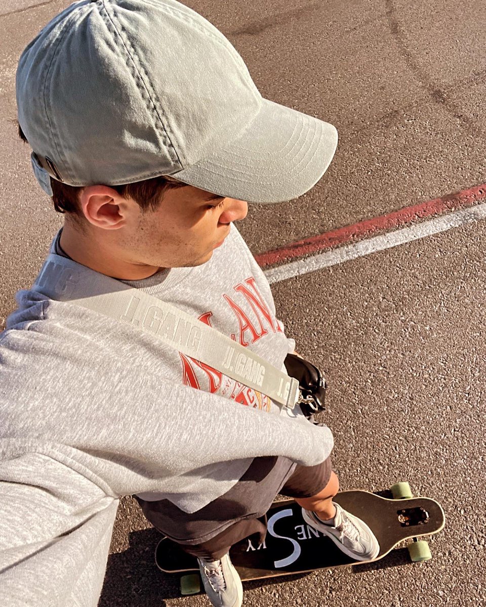 fefeemahone's tweet photo. 🛹 https://t.co/b3mbHxW3S2