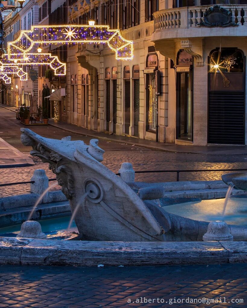 #piazzadispagna #rome #italy
.
.
.
#sunrise #square 
#igersitalia #ig_italy #ig_italia #igerslazio #ig_lazio #igersroma #loves_roma_ #volgoitalia #volgolazio #canon_photos #loves_united_lazio #loves_lazio_ #italiainunoscatto #yallersitalia #yallerslazio #vivolazio #vivo_ital…