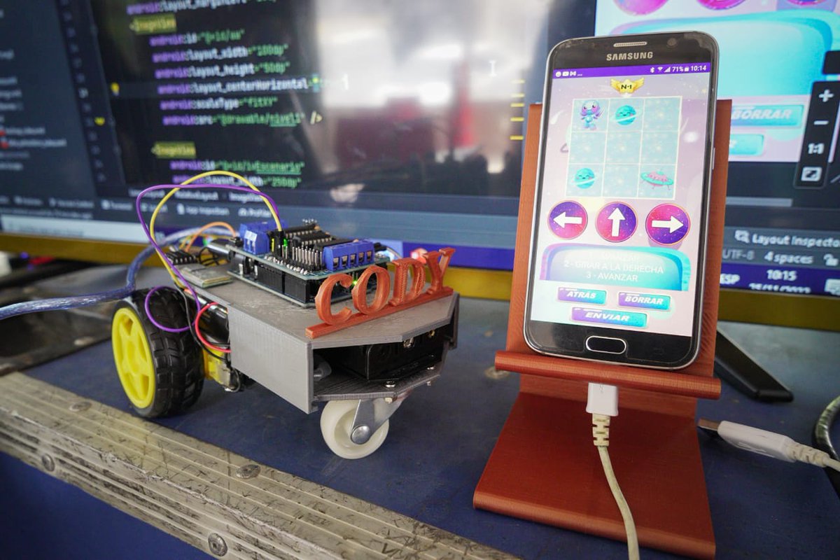 hugo_vera_'s tweet photo. Participamos en Chilecito de la Feria de Innovación Tecnológica "E-tech" que promueve el talento tecnológico riojano, de manera inclusiva y federal, con el apoyo de los sectores públicos, privados y académicos. Una iniciativa de la #UNDeC y @MTransporteycom  @QuintelaRicardo https://t.co/mQnfDVzYFn