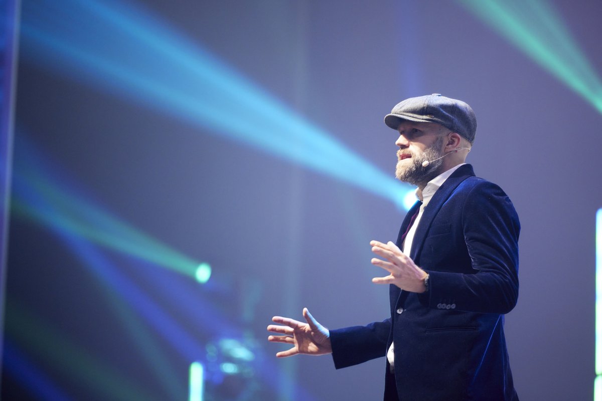Cardano_CF's tweet photo. "#Cardano is not a technology stack. Cardano is the people who believe in the technology stack and build that technology. So do what you do best. Now is the time to build, deploy and ship on Cardano." @F_Gregaard, CEO of the #CardanoFoundation
#CardanoSummit2022 #CardanoCommunity https://t.co/MQLS6tvNET