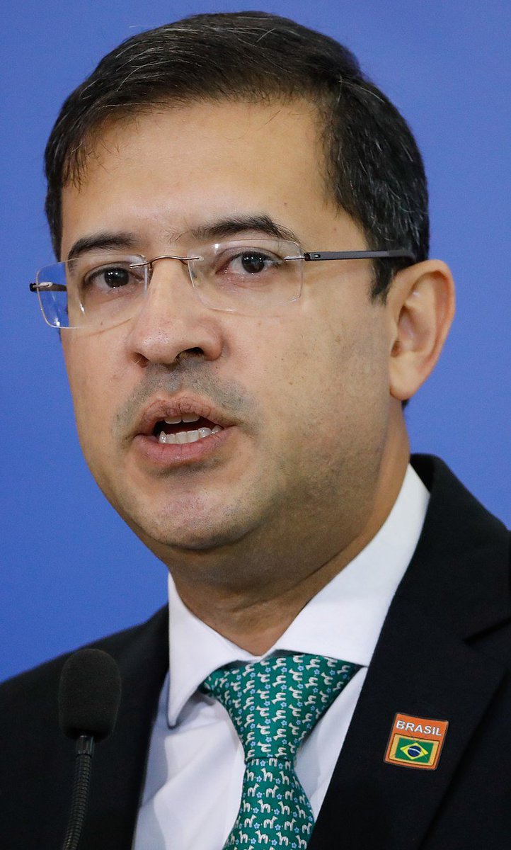 O X9 DO ALTO COMANDO DO EXÉRCITO
Paulo Figueiredo acaba de abrir o jogo sobre os generais melancias e informa que José Levy Mello do Amaral Junior, ex advogado geral da União do governo JB, amigo íntimo do General STUMPF, é secretário geral de Alexandre de Moraes