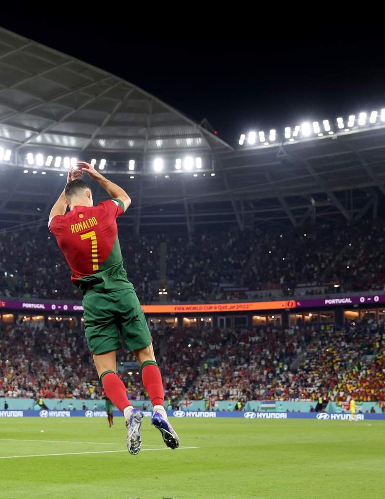 Mazyn_Radwan's tweet photo. @Cristiano @Cristiano The best player in football history ♥️♥️ https://t.co/C4hmc50SFG