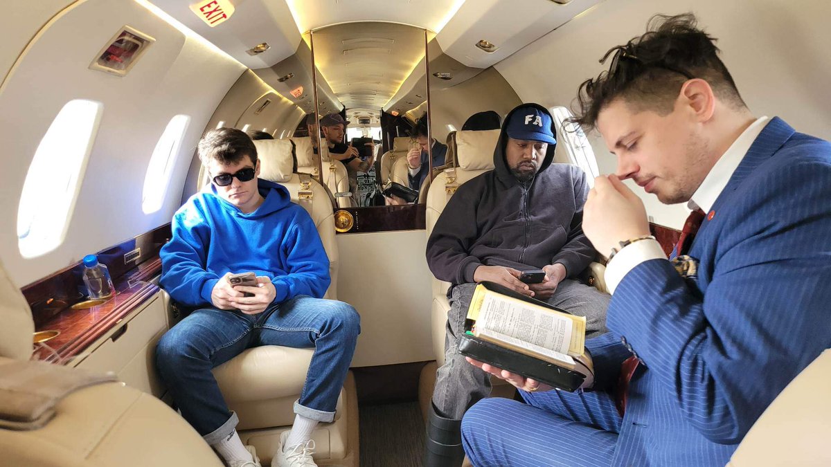 MaxoEscobar's tweet photo. Nick Fuentes went from being on a no fly list to flying with @kanyewest #ye24 https://t.co/WwBTWDbp2n
