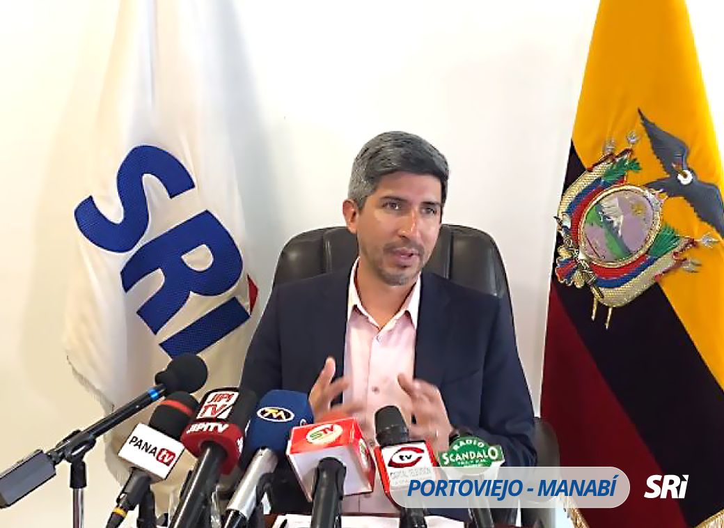 SRIoficialEc's tweet photo. En #Manabí, nuestro Director General, @FcoBrionesR y el Subdirector de Cumplimiento Tributario, @RicardoFloresG se reunieron con el equipo de la zonal 4 del SRI y brindaron una rueda de prensa sobre:

1⃣ #FacturaciónElectrónica
2⃣ #RecaudaciónTributaria
3⃣ #Control de #impuestos https://t.co/82Us72GEf3
