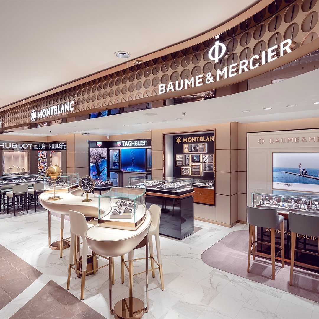 MSCCruisesUSA's tweet photo. We are excited to welcome on board for the first time across our fleet, @timevallee! Discover the luxury watch brand at sea only on #MSCSeascape 

📷: @ivansarfattiphotographer

 #NewHorizonsAtSea https://t.co/ax3YhoJvZV