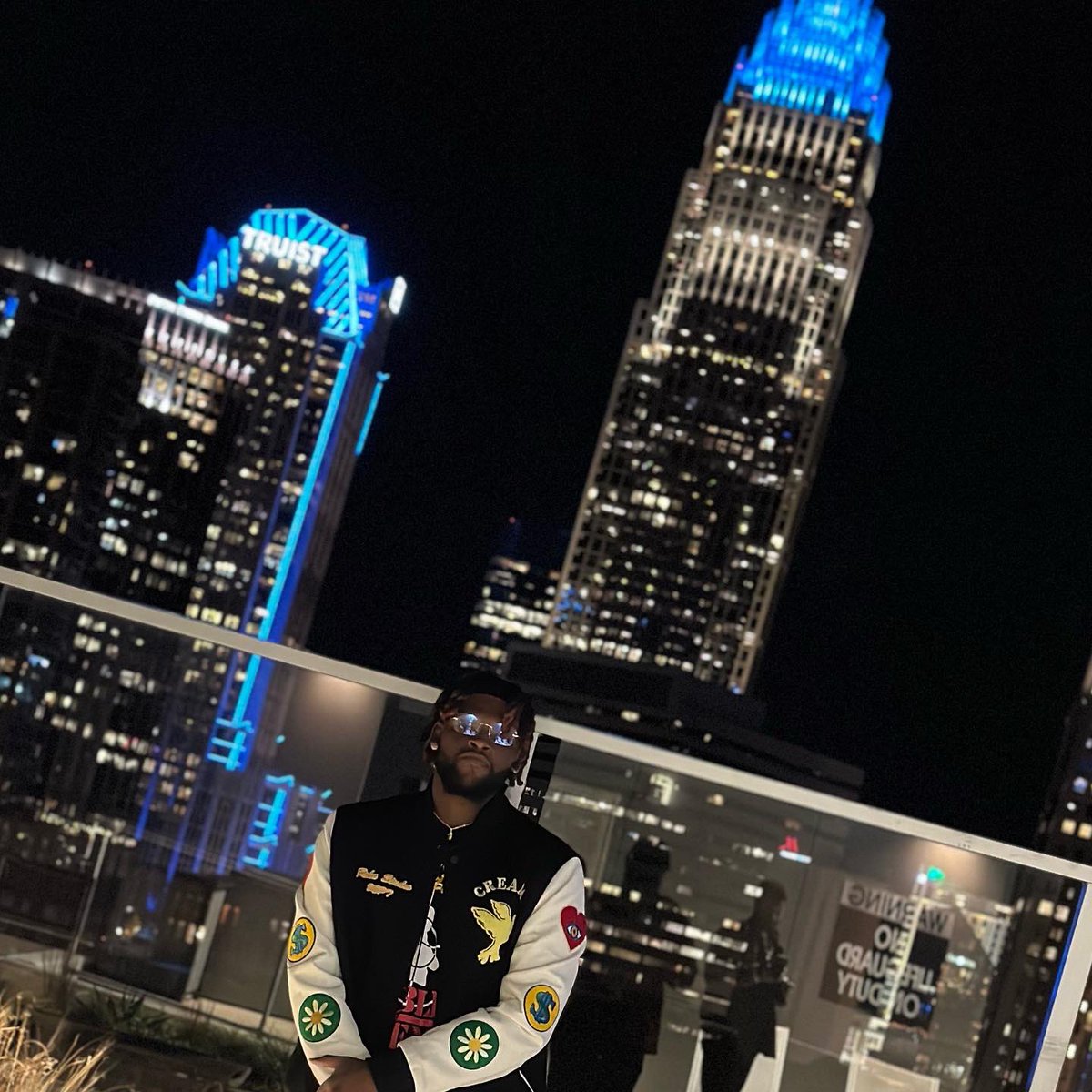 JazzCarter23's tweet photo. Elevating in my city 🌃🖤 https://t.co/5AyaShdmDw