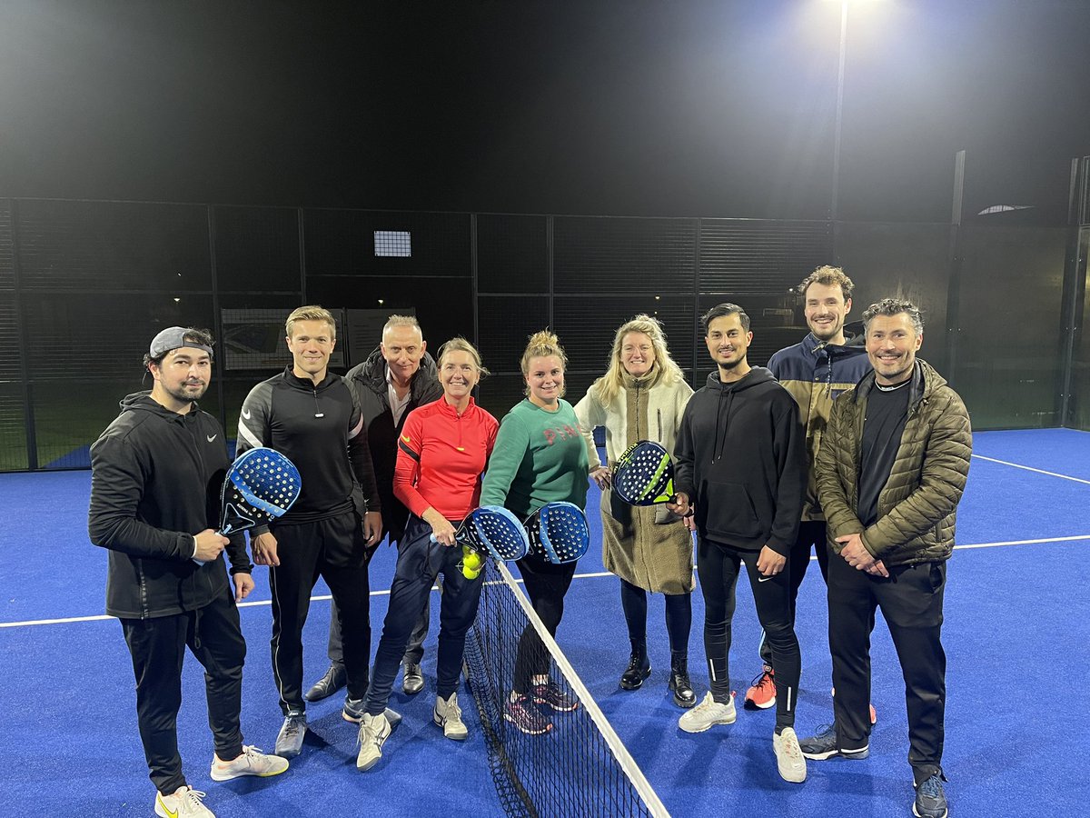 rebinmaref's tweet photo. Raad Ontmoet Sportend Arnhem (ROSA) op bezoek bij @sportinarnhem. Als politicus is het super belangrijk om naast het lezen van raadsvoorstellen en andere dossiers ook in gesprek te blijven met de mensen die het allemaal doen. 

En weet je, we doen het als stad echt.. https://t.co/lnDu8zjnQq