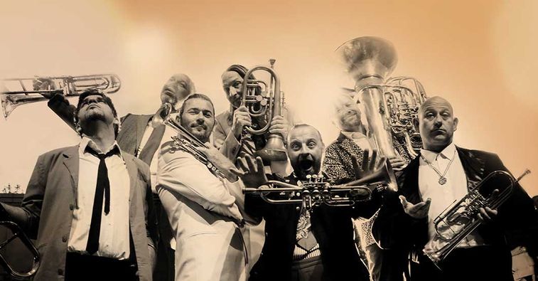 MnozilOfficial's tweet photo. You know, Mnozil tickets make fantastic Christmas gifts...
https://t.co/ZNfLzdhgfT
Or CDs, DVDs, and sheet music? https://t.co/H6lIa7zcTW 😉
🎶🎶🎶
#MnozilBrass #Mnozil #Christmas https://t.co/4UnWsEeErd