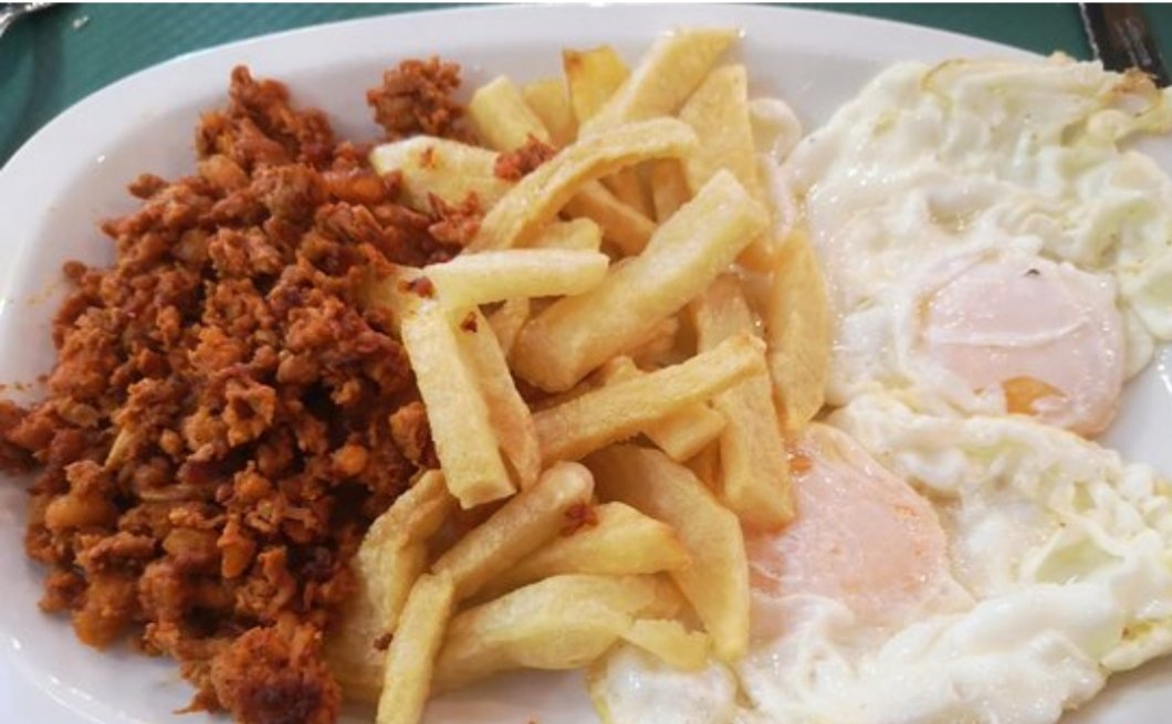 EstherRodrigz's tweet photo. Y una que es de pueblo, deja para bocas más sibaritas  esféricos y huevos de oro mientras suspira por acompañamientos más rurales  #MasterChefCelebrity https://t.co/Gn0Q7AnhUc