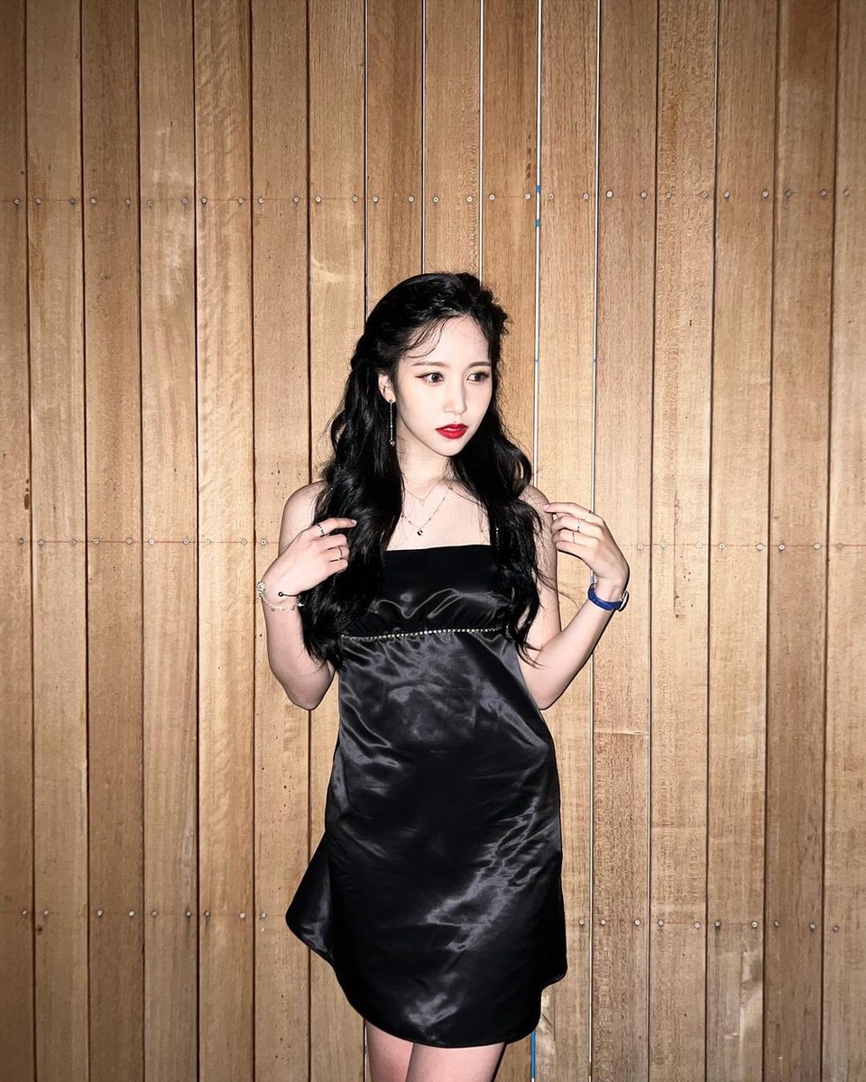 MinaParaguay's tweet image. Queen😘❤️
.
.
.
.
#mina #twice #once #visual 
@JYPETWICE