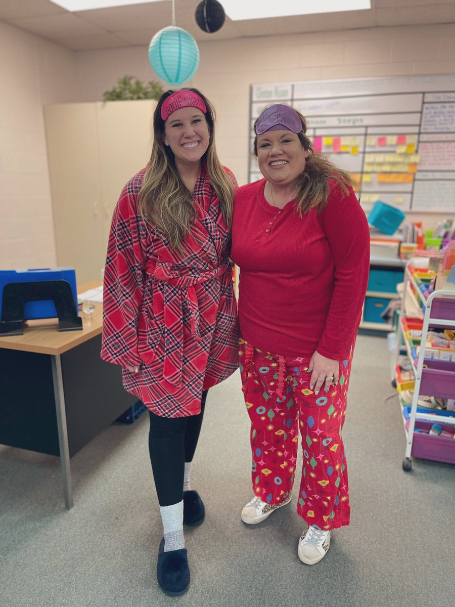 Mrs. Petmezas tweet media