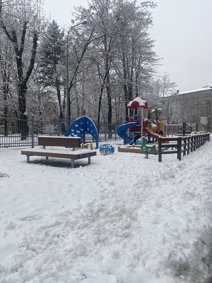 Good evening. Day 278. I am in Kyiv, Ukraine. After the latest attack, I have made a resolution to write about ordinary life in Kyiv and at the Kyiv School of Economics (KSE) twice a day. So that people outside of Ukraine can get a sense what an ordinary life is like in a war 1/