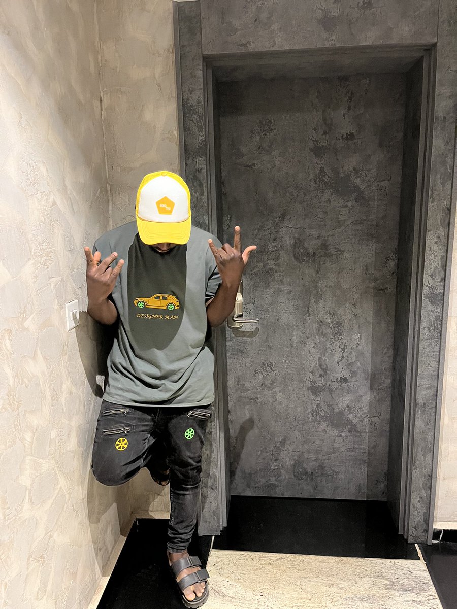 RickkiDesigner's tweet photo. @MeekMill Good evening boss , they call RICKKI OR DESIGNER MAN , I am a very good clothing designer from Nigeria,this clothes am putting on is one of my samples I will show you more of my jobs on my next reply, you can actually contact me on WhatsApp:+2347086312671 https://t.co/DTzTZR4YGy