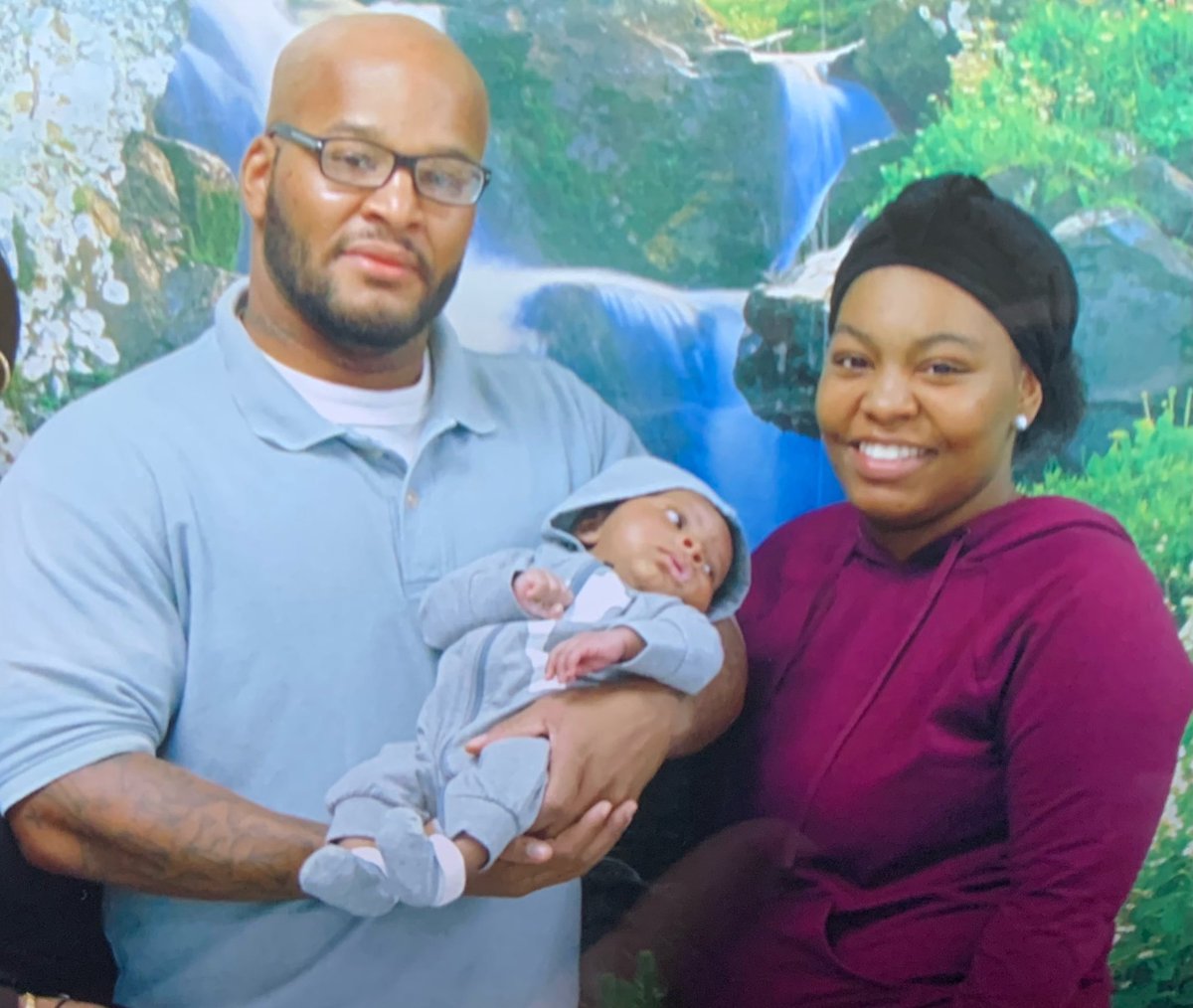 #KevinJohnson is more than the worst mistake he ever made. He has dedicated himself to his healing, wholeness, and being the best father he can be. Khorry has already lost one parent, please help save her father who is scheduled to be executed TOMORROW! @GovParsonMO