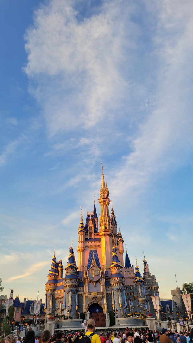 CityOfLove's tweet image. Sunset at the Magic Kingdom.