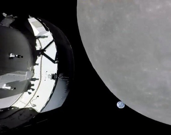 astro_timpeake's tweet photo. From its closest distance to its furthest distance from the Moon, #Artemis1 keeps sharing incredible images. It recently broke the Apollo 13 record for the farthest distance from Earth for a spacecraft designed to carry humans into deep space. https://t.co/lUreA3yR2a