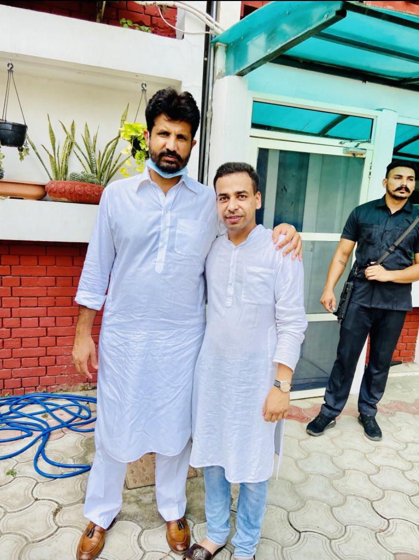Navdeep28Singh's tweet photo. Happy birthday sir @RajaBrar_INC 💐🎂🙏 https://t.co/4UicroVA5x