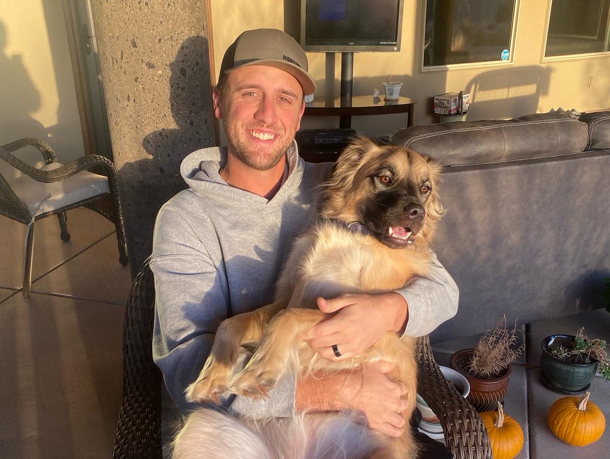 Now he just needs a Puppers 🐶🍺
<a href="/LetterkennyProb/">Letterkenny Problems</a> #Letterkenny 
<a href="/OfficialPuppers/">Puppers Golden Lager</a> #pitterpatter