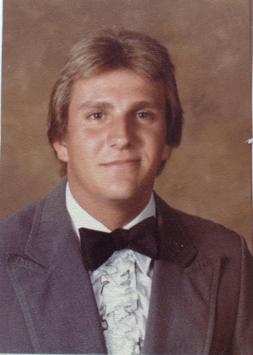 GaileyLane's tweet photo. Happy Heavenly birthday to my brother! I miss him terribly and love him so. #57 #gonetoosoon #thefirst4 #bill #oneofakind #whataballplayer https://t.co/wKuS1xzb7v