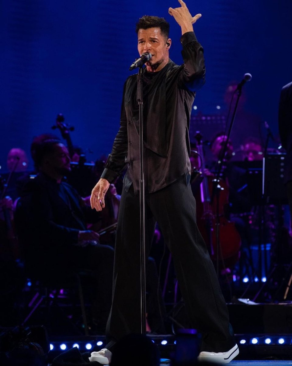 ricky_martin's tweet photo. Que viajes el de esta noche. Gracias Buenos Aires. No dejan de sorprenderme. #sinfonico
.
📷: Leandro Vazquez https://t.co/2aC6pdIGPw