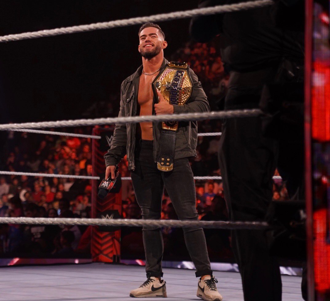 _Theory1's tweet photo. My show🚀 #alldayaustintheory #thenow #atowndown #wweraw https://t.co/nG2fLmdPoC
