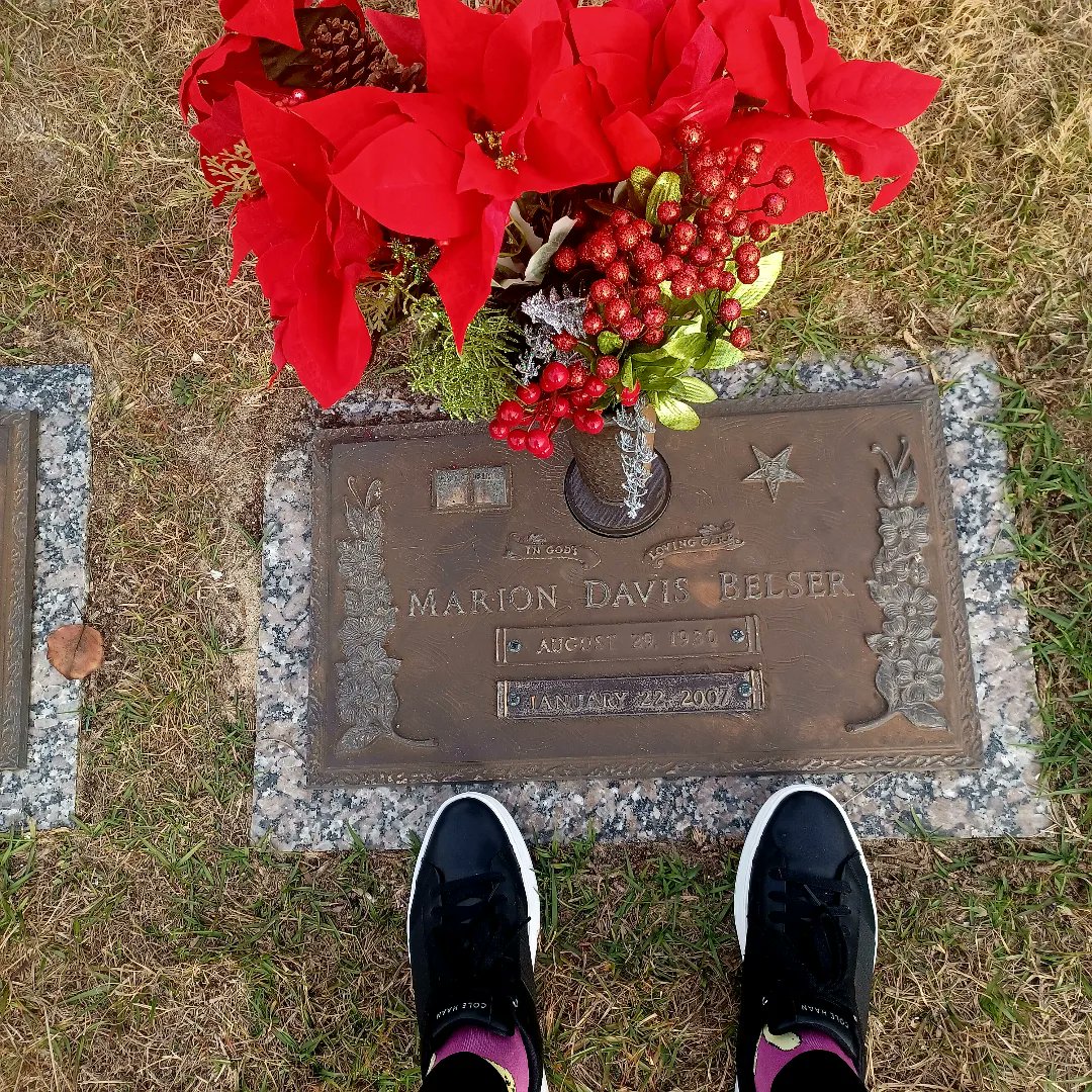 ToneXComedy's tweet photo. #aboutsunday☀️ Went home to the Port City Sunday...got a chance to put down flowers for my favorite gurl with her favorite colors...💐 I told her that our old church called and asked me would I sing for their homecoming service...(I know she's smiling about that) 🖤 https://t.co/EvoVW75o3t