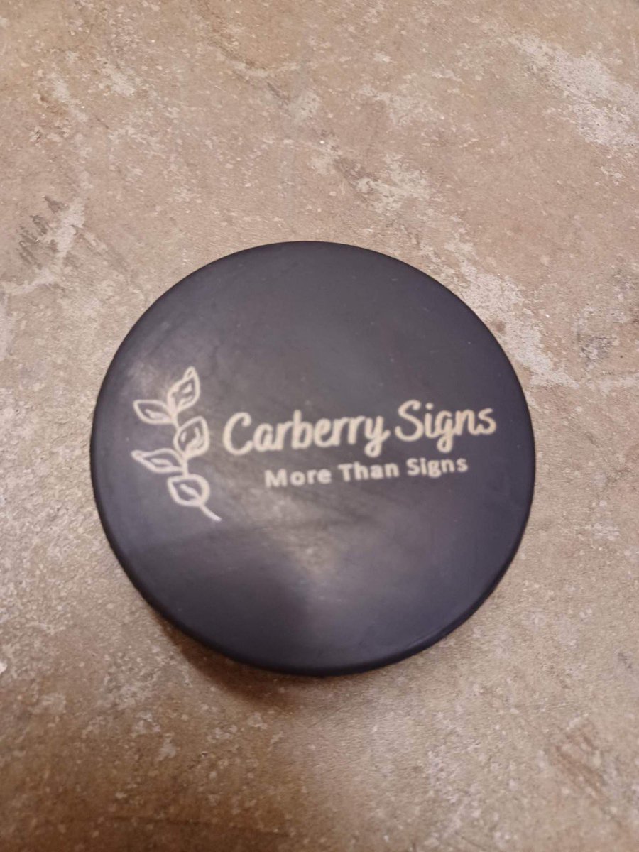 A big thank you to Carrberry Signs for the puck donation tonight, 100 pucks to be used on the indoor and outdoor rinks, they have always been a strong supporter of Carberry Minor Hockey. Thank you ❤️