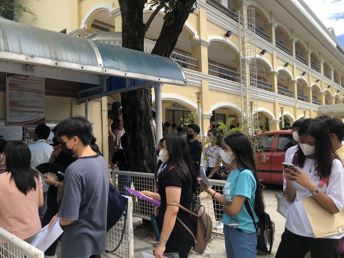 TalariaLink's tweet photo. UPDATE: As of 11:35am, BulSU aspirants still continue lining up to the long queue to submit their application requirements. | via @danica_TRL https://t.co/nuKocHDtNr