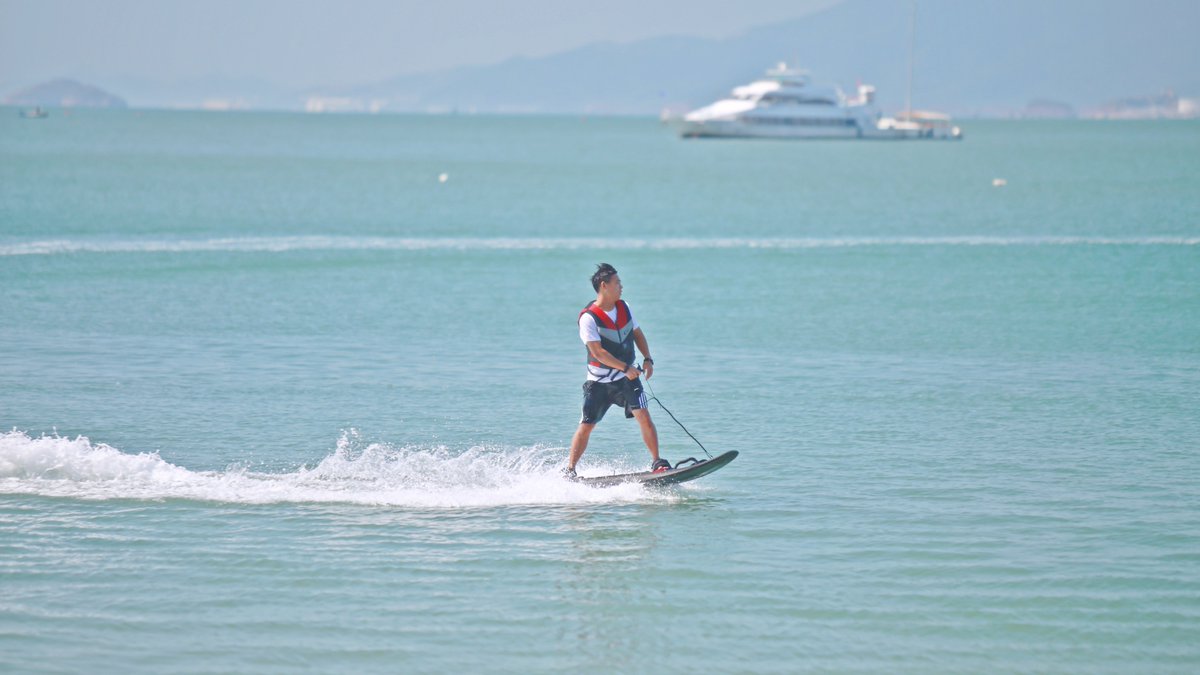 HoverstarVideo's tweet photo. Still missing the sunshine and warm sea water...
#surfboard #surfing #havospark #hoverstar #electricsurfboard #sailing #watersports #kitesurf #kitesurfing #windsurfing #wakeboard #flyboard #yachting #yachtinglife #surf #surfing  #flyabovewater #kiteboard #kitefoil #kitefoiling https://t.co/KmrSvZDEzu