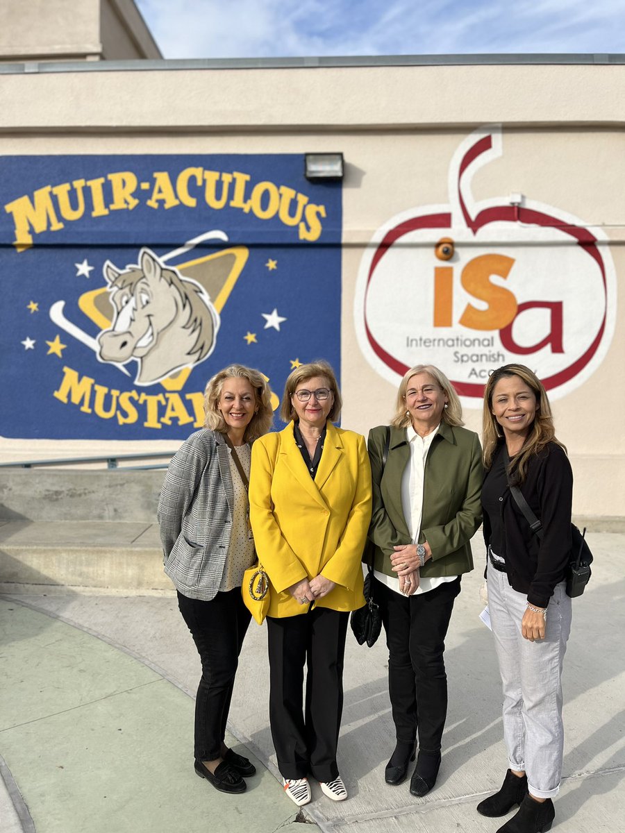 drhongnancy's tweet photo. Honored to receive the Education Attaché and Advisor from the Spanish Consulate to our International Spanish Academy (ISA) schools in @GlendaleUSD. Being part of the ISA network means having access to professional learning for staff and resources and opportunities for students. https://t.co/qGRzu2trmV