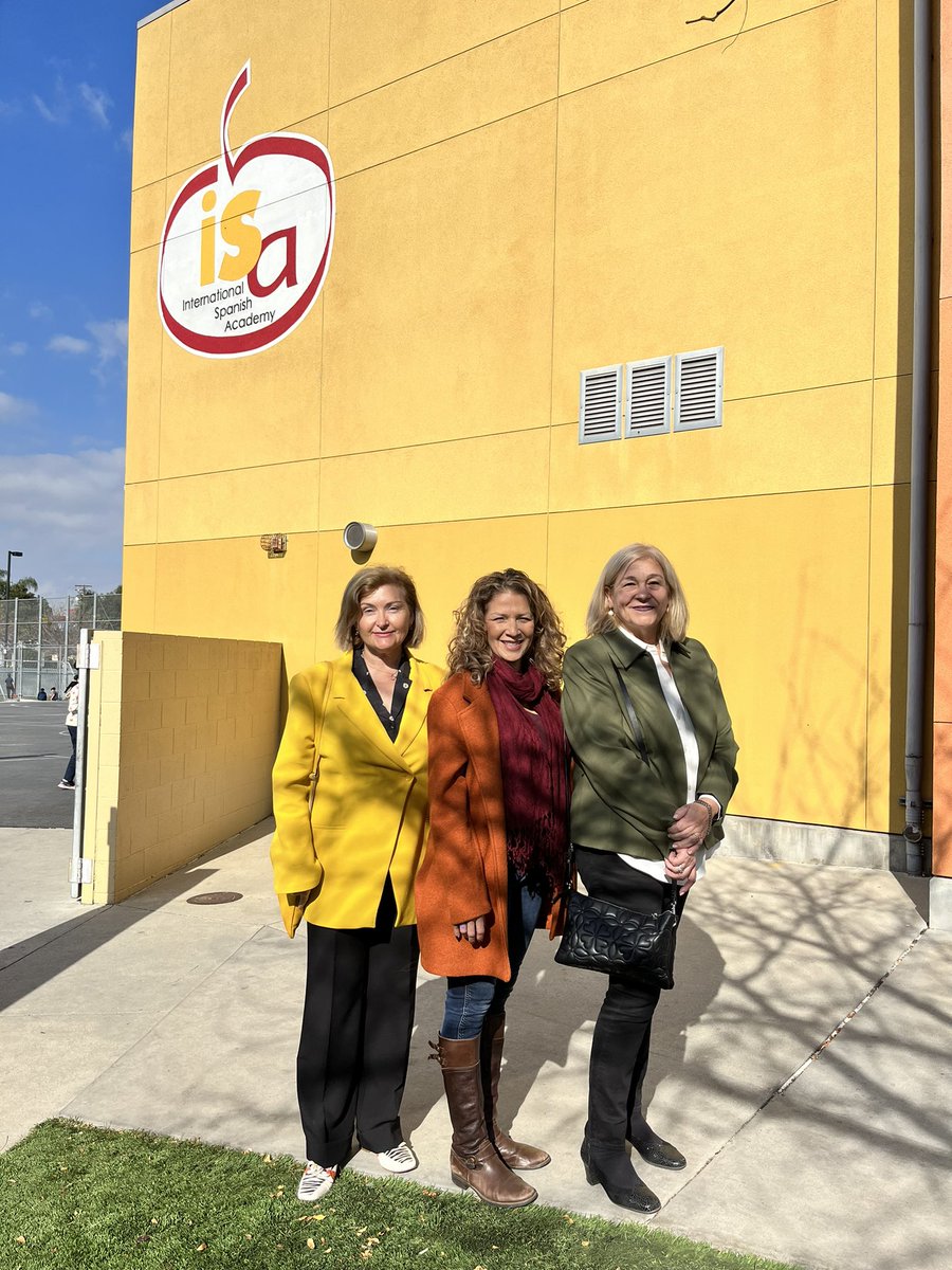 drhongnancy's tweet photo. Honored to receive the Education Attaché and Advisor from the Spanish Consulate to our International Spanish Academy (ISA) schools in @GlendaleUSD. Being part of the ISA network means having access to professional learning for staff and resources and opportunities for students. https://t.co/qGRzu2trmV