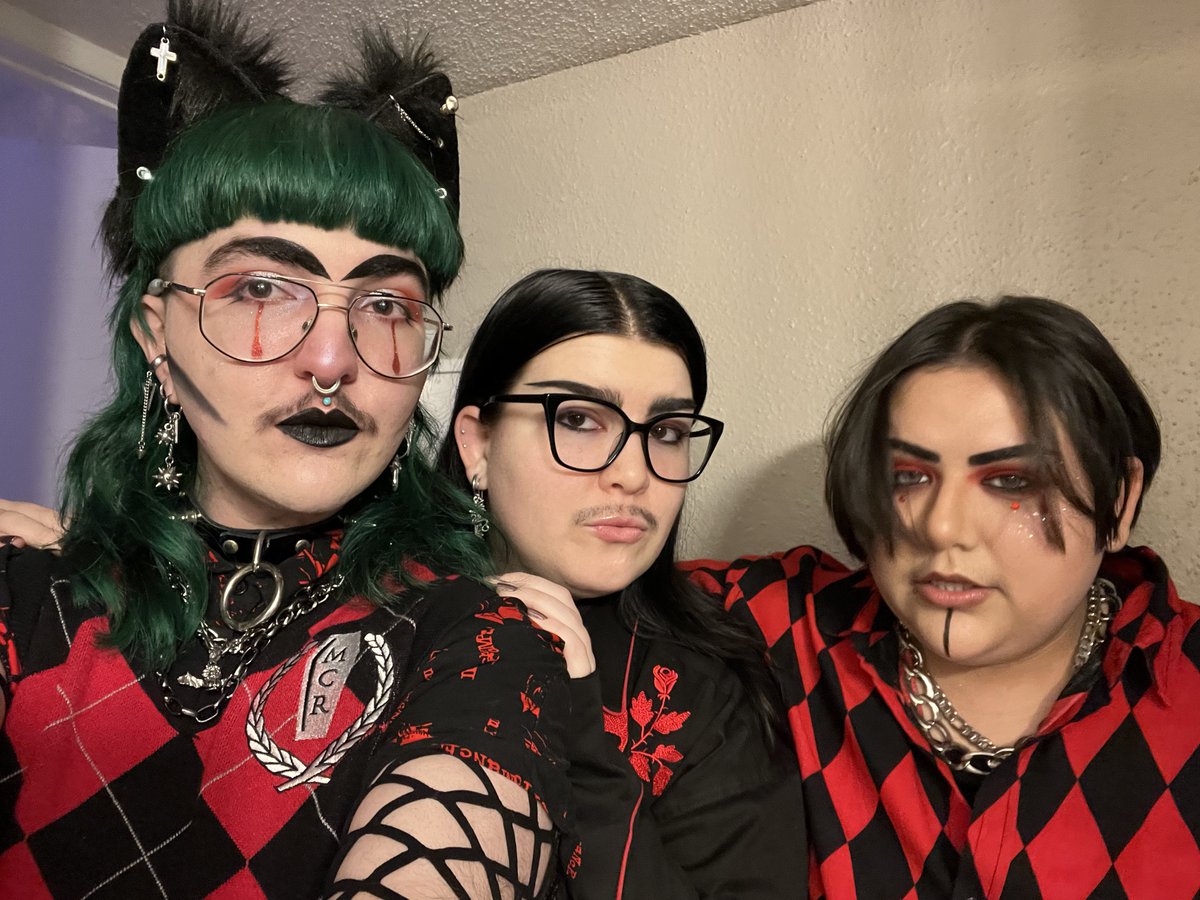 kawaiivondoom's tweet photo. ready for fucking AFI, brother 😎🤙 https://t.co/GET1BNb0pP