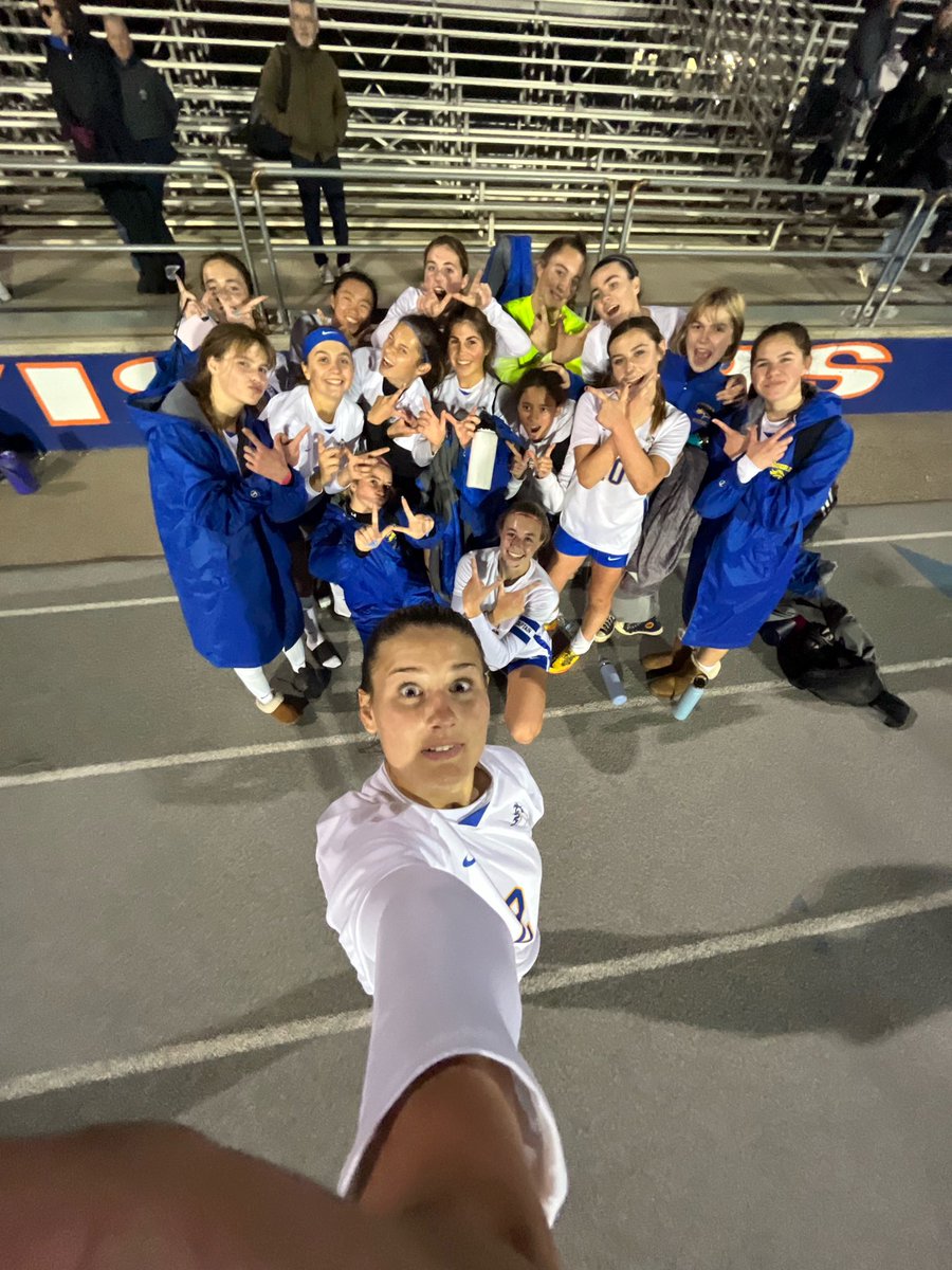 AgouraSoccer's tweet photo. That’s a W for Varsity and a tie for JV tonight in our pre season games against Chaminade! Go Chargers! @AHS_Chargers https://t.co/I97vffMXXi
