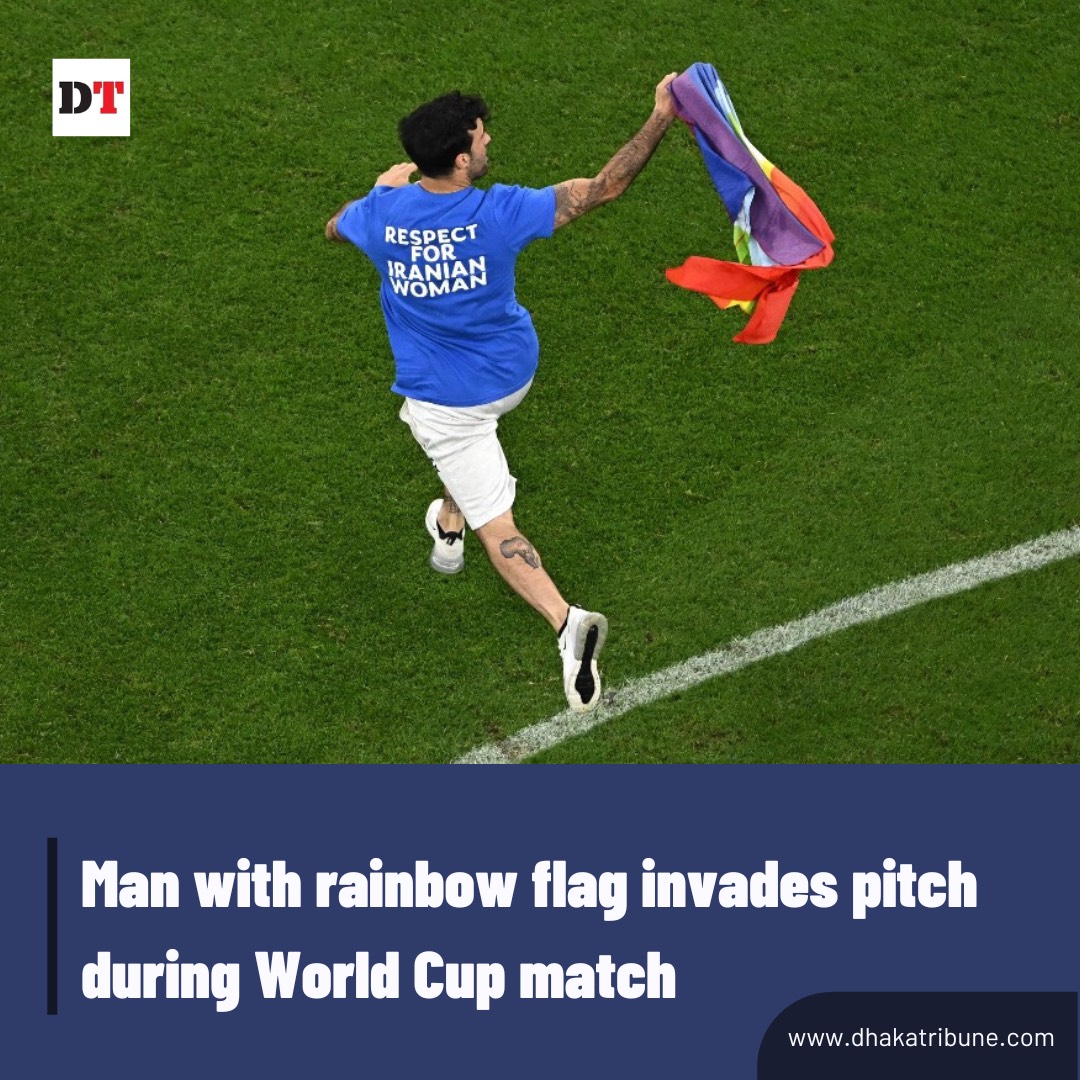 DhakaTribune's tweet photo. The man was on the field for about 30 seconds during the second half of the game between Portugal and Uruguay

Want to read more? Click in the link below 👇
https://t.co/F2B4wLkVc4

#FIFAWorldCup2022 #LGBTQissues #MashaAmini #RussiaUkrainewar https://t.co/hfCUCSSevB