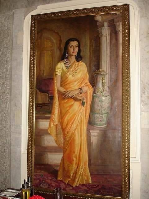 BelaaDesigns's tweet image. A fan of Rani Gayatri Devi's styling. Inspired from GayatriDevi, designed Ashawali more then decade ago. The fall &amp;amp; feel remains same. That is how well balanced &amp;amp; well designed saree works out, it may be passed on +919820042350
#belaasanghvidesigns #futureantiques #styleblogger