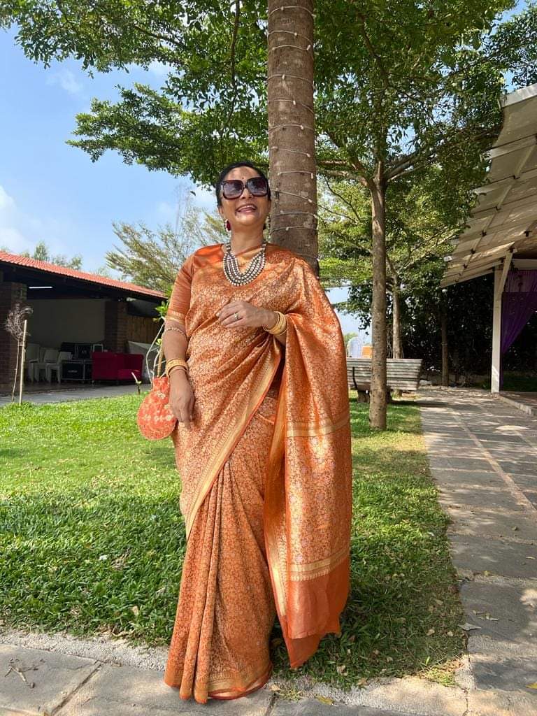 BelaaDesigns's tweet image. A fan of Rani Gayatri Devi's styling. Inspired from GayatriDevi, designed Ashawali more then decade ago. The fall &amp;amp; feel remains same. That is how well balanced &amp;amp; well designed saree works out, it may be passed on +919820042350
#belaasanghvidesigns #futureantiques #styleblogger