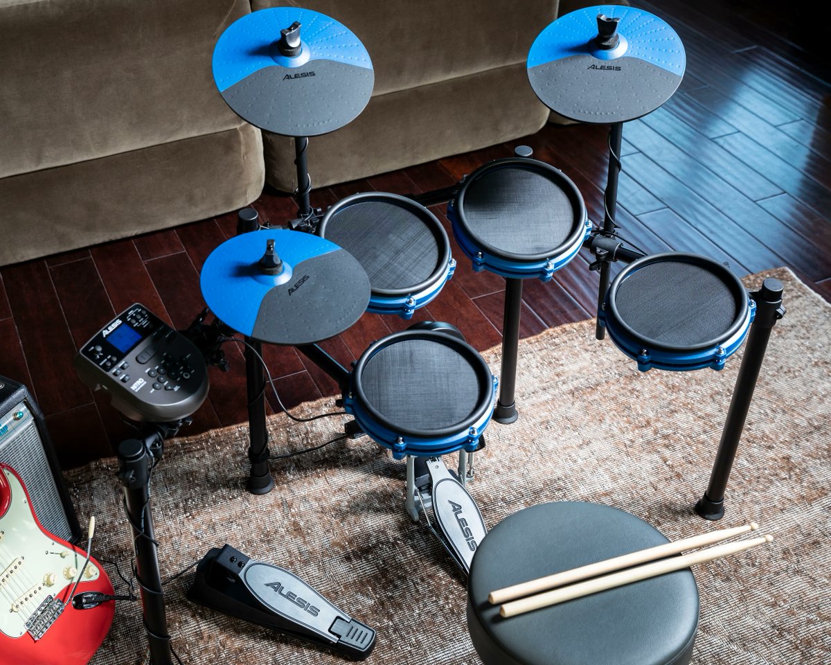 Guitar Center tweet media